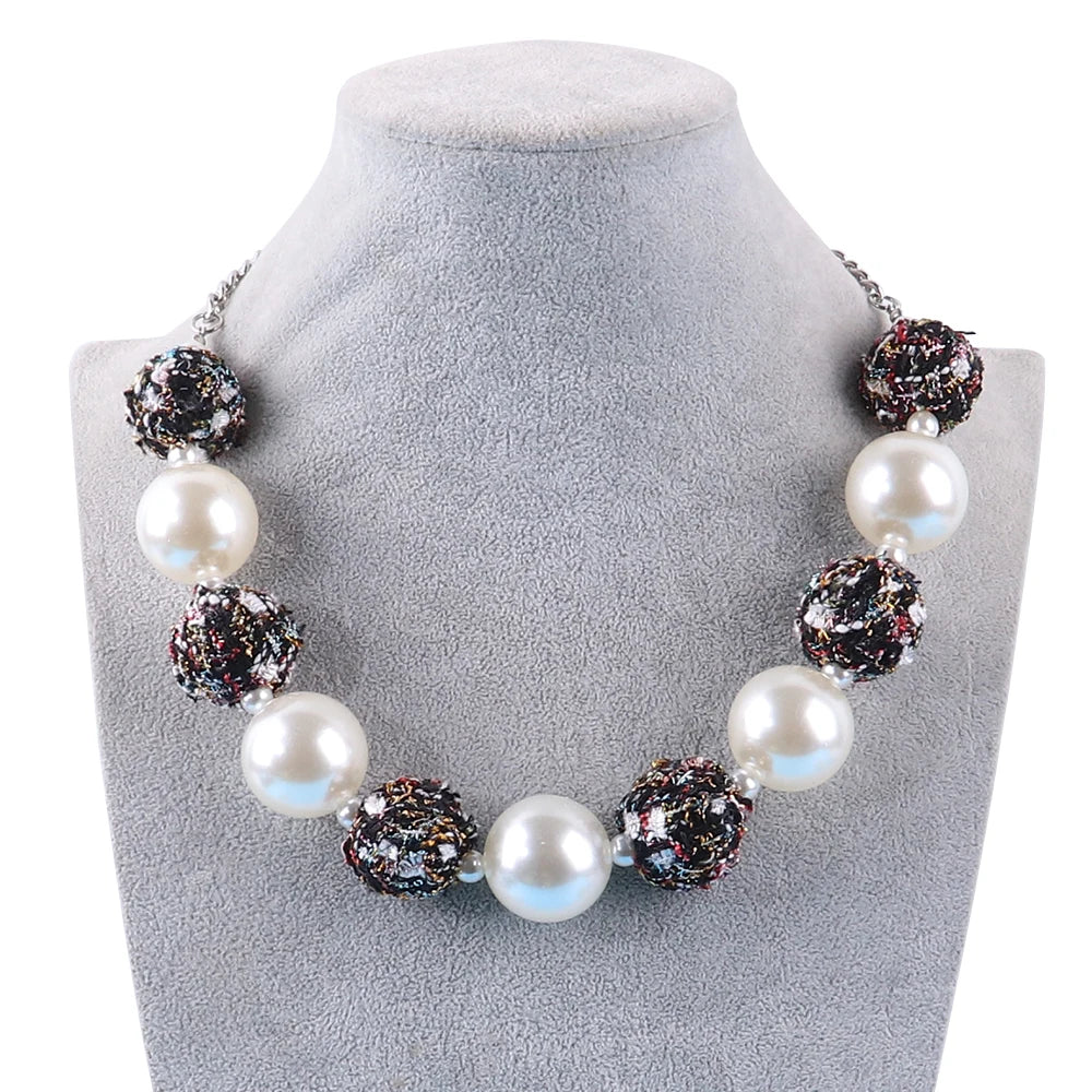 2024 Hot Selling Socialite Pearl Acrylic Necklace Mixed Popular Best Friend Party Noble Necklace for Woman