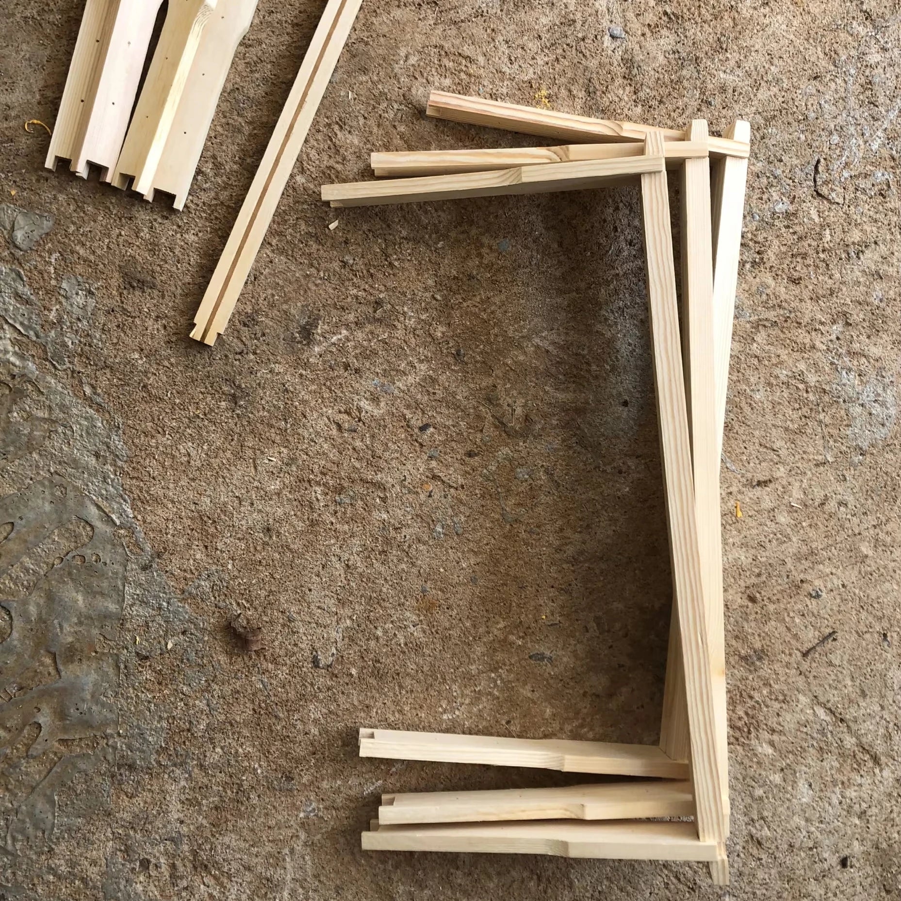 Langstroth Beehive Frames for Beekeeping Made of Pine Wood