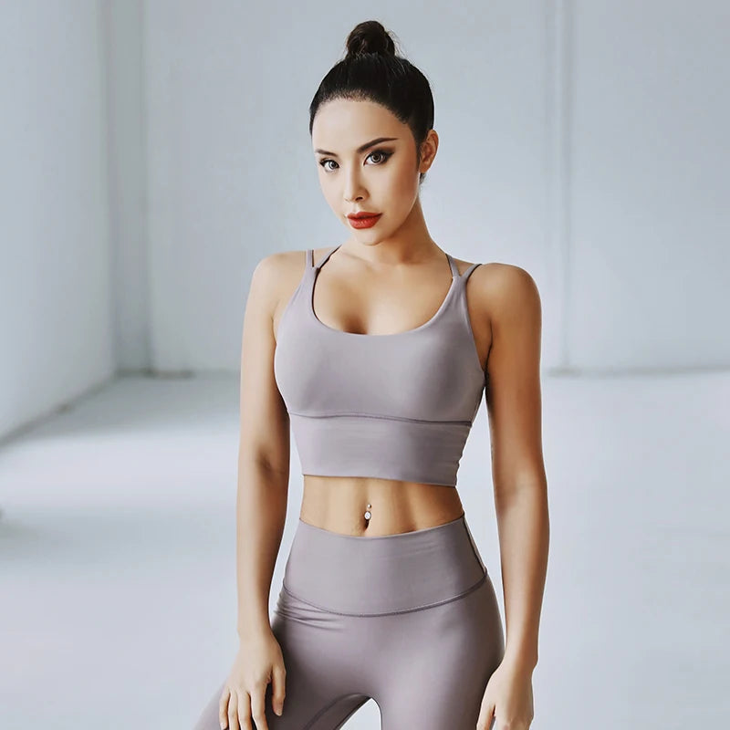 Wholesale OEM/ODM Plus Size Women's Seamless Workout Yoga Clothes Set Solid Pattern Fitness Leggings and Bra Sports Factory