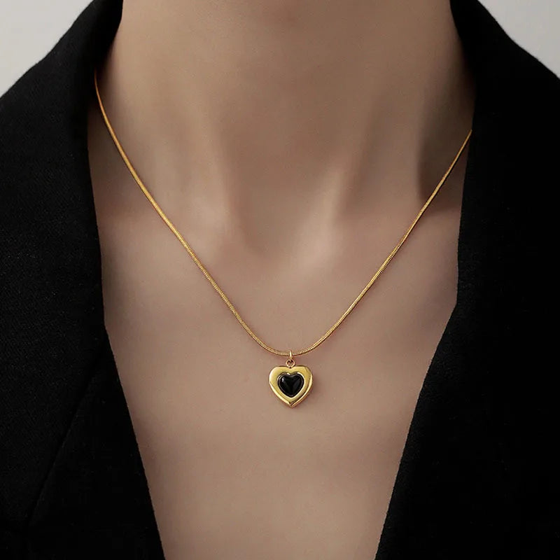 2022 Fashion New Stainless Steel 18K Gold High-end Light Luxury Obsidian love Pendant Choker Necklace Earrings Jewelry Set