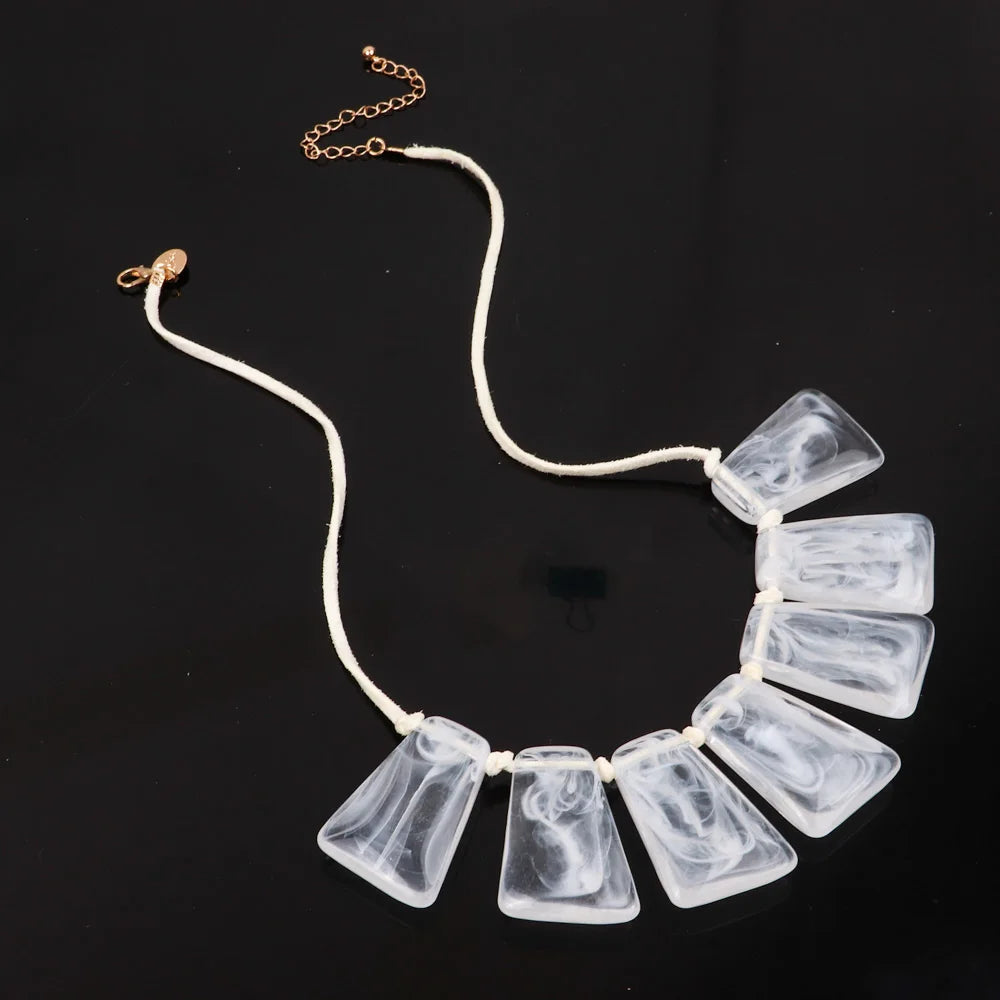 2024 Luxury Fashion Jewelry White Cloud Fairy Crystal Clear Resin Geometric Charm Woman Birthday Gift Acrylic Necklace Jewelry