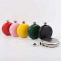 Hot Selling Portable 304 Stainless Steel Round Whisky Flask Classic 5oz Set with Engraved Design Pocket