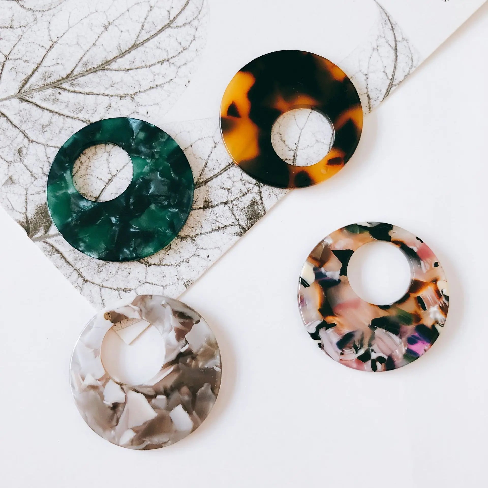 Personalized 37-35mm Round Hollow Oval Shape Pendant Charm Resin Dangle Charm for DIY Jewelry Accessories