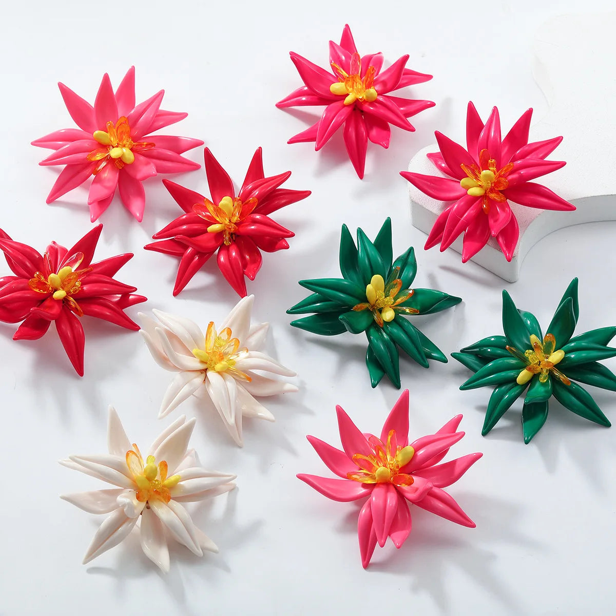 Exaggerated New Fashion Flower Earrings Vintage Jewelry Big Geometric Colored Resin Petal Acrylic Stud Earrings for Women