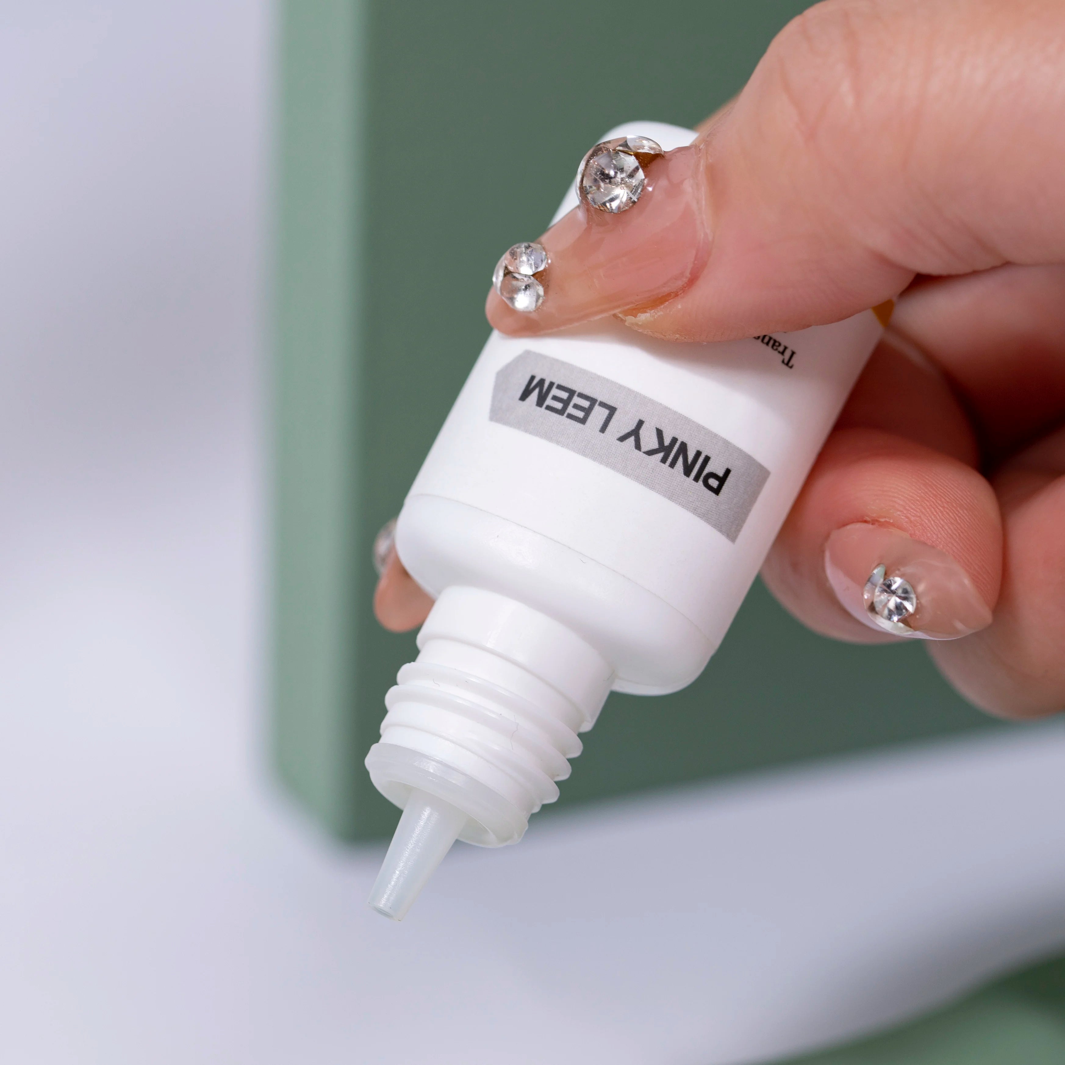 Pinky Leem clear Lash Glue Adhesive No Burning Fast Dryer No Formaldehyde Oil and Water Proof Lash Extension Glue