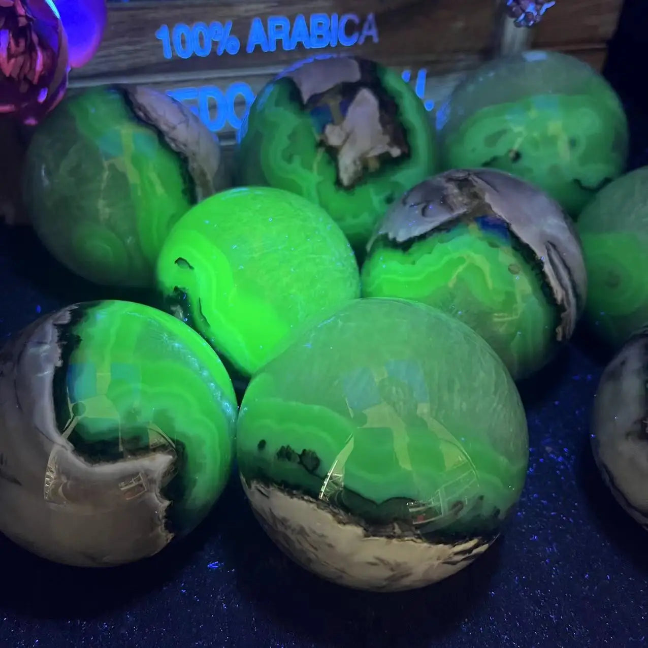 Wholesale Healing Stones Crystal Beautiful Polished Fluorescent Agate Sphere for Decoration