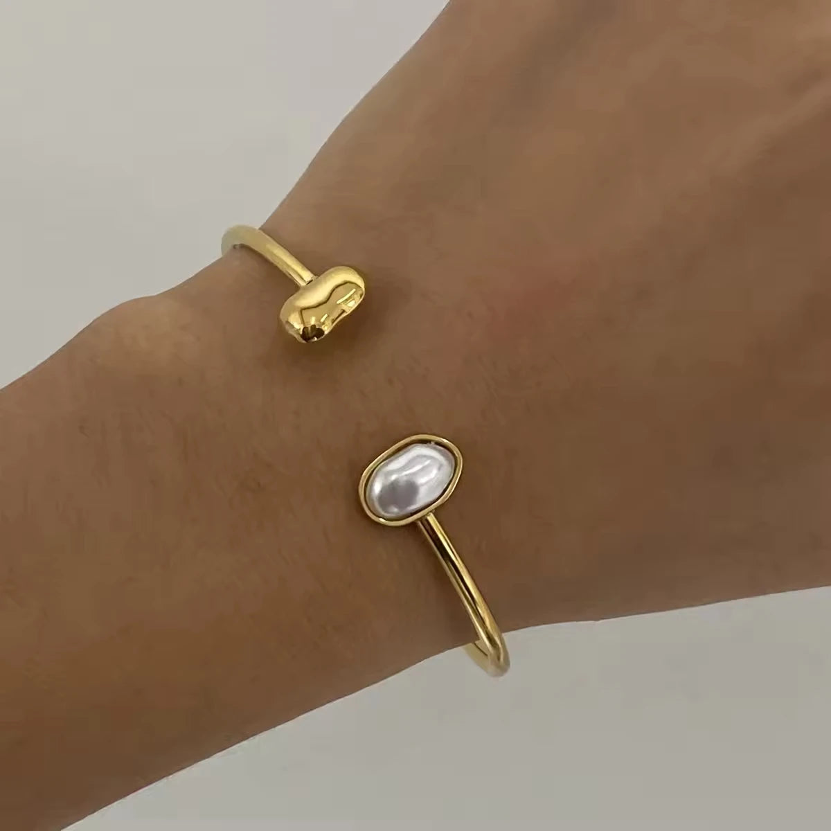 18k Gold Stainless Steel Pearl Spring Bangle Waterproof Tarnish Free Jewelry Smooth Open Waterproof Accented Bracelet for Women