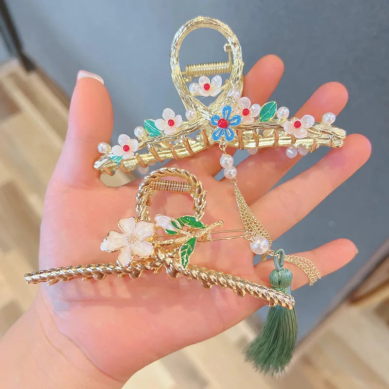Large Hair Accessories Different Shape Western Metal Hair Claws Clip with Chain Pearl Butterfly Tassel