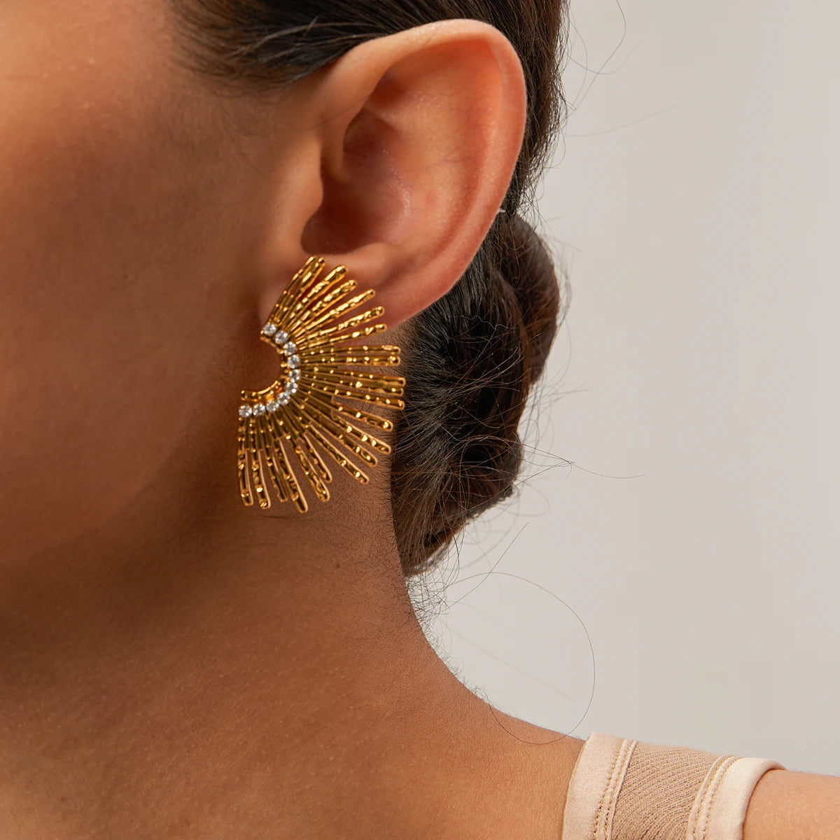 J&D Boho Style Stainless Steel 18K Gold Plated Earrings Scalloped Rhinestone Fashion Sun Flower Earrings