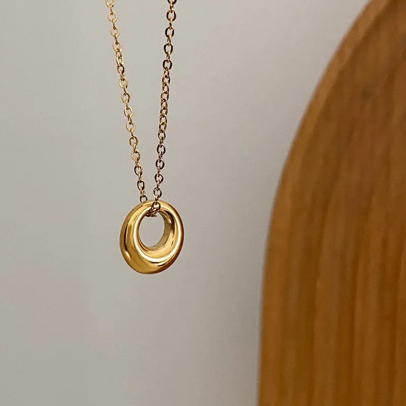 Hollow Out Circle Pendant Gold Color Stainless Steel Women Short Chain Necklace Charm Waterproof Jewelry