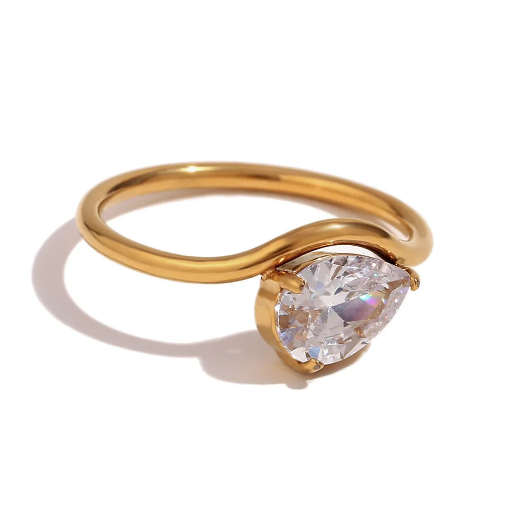 Trendy 18K Gold Plated 316L Stainless Steel Shiny White Zircon Ring Oval Heart Shape Ring for Women Jewelry Manufacturer