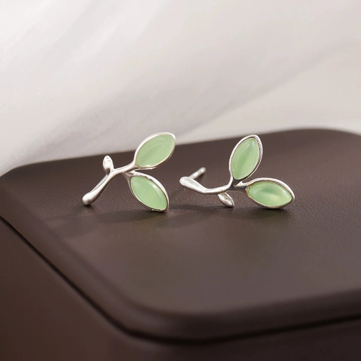 Wholesale Fashion Cat's Eye Opal Stone Sweet Leaf Stud Earrings Cute Stainless Steel Silver Design for Women