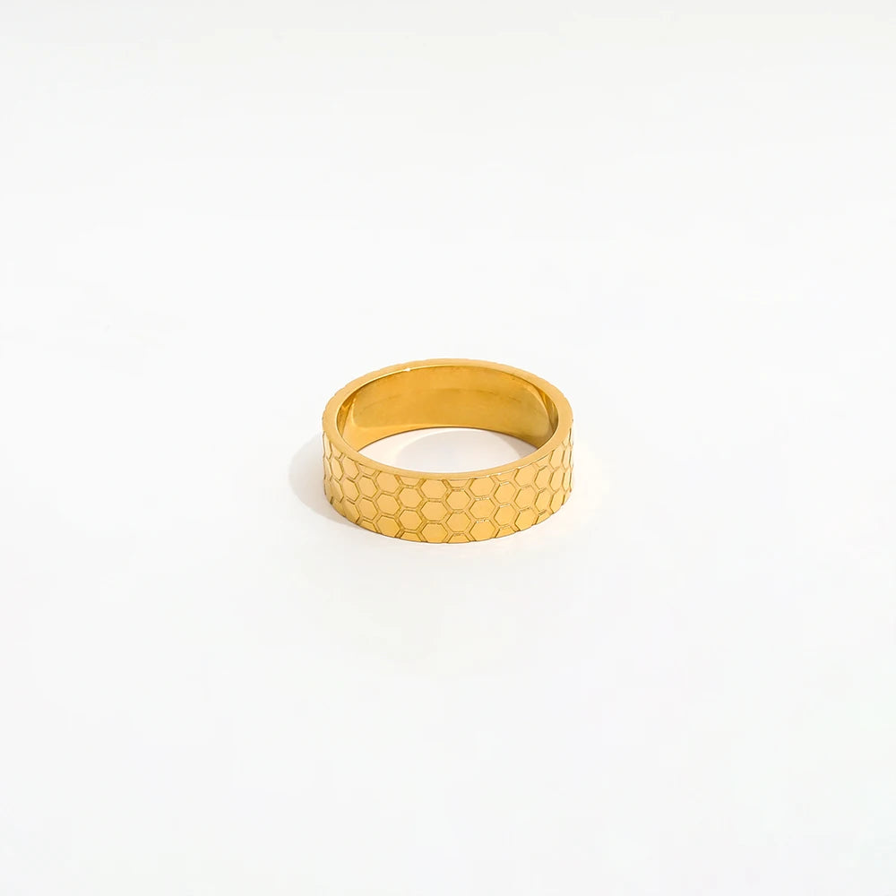 18K Gold Plated Non Tarnish & Waterproof Honeycomb Band Stainless Steel Ring for Women 18K Gold Plated Jewelry
