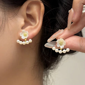 SM-44 Wholesale Cute Small Women Ear Jewelry Factory China Modern Pearl Flower Earrings for Girls