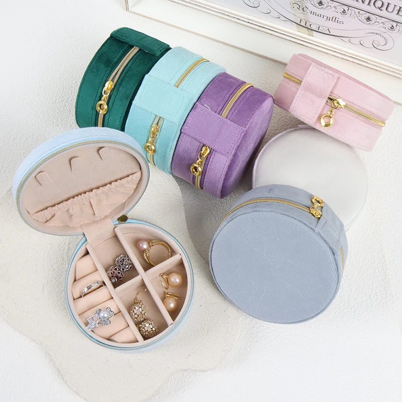 Luxury Leather Ladies' Round Necklace Jewelry Box Custom Logo Travel-friendly Velvet Case with Zipper Elegant Storage Solution