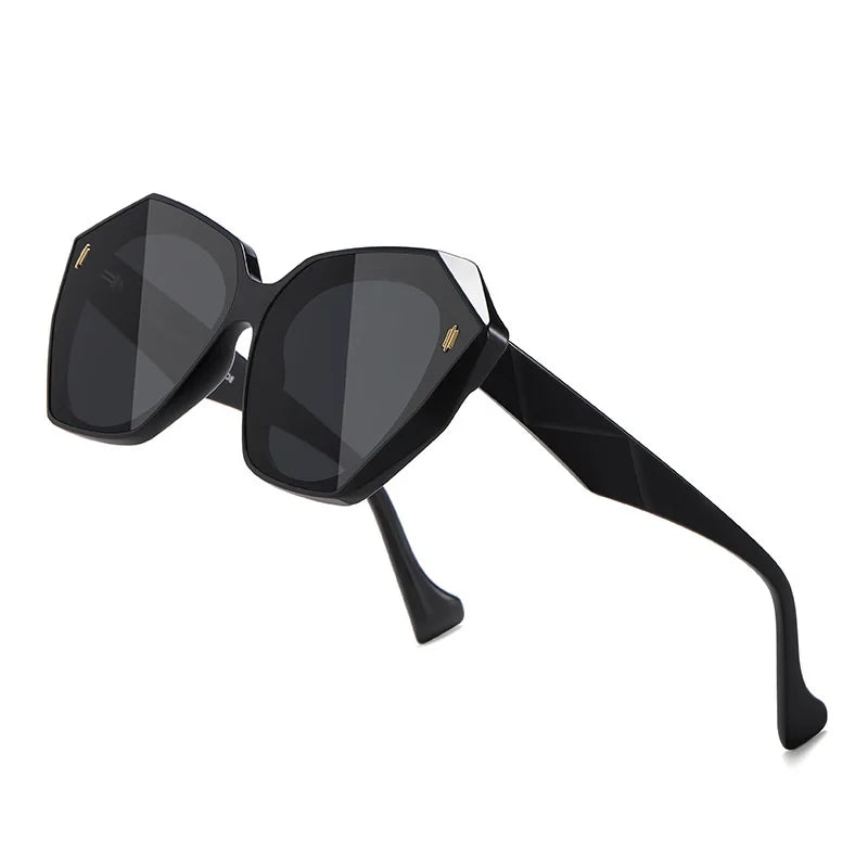 2025 Newest Fashion Trendy Irregular Shades UV400 Protection Lightweight Luxury Sexy Sunglasses OEM Custom Italian Acetate White