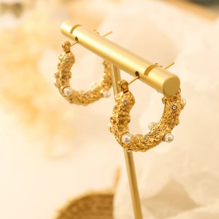 Ins Chic Hammered Women Jewelry Non Tarnish 18k Gold Stainless Steel With Cubic Zircon Statement Pearl Hoop Huggie Earrings