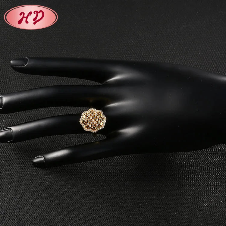 Fashion Design Beautiful Ladies Gold Finger Ring Women Gold Wedding Ring Jewelry Engagement Ring