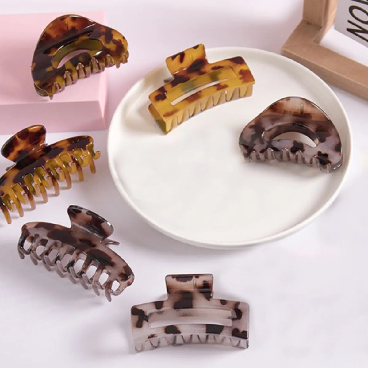 Women Girls Fashion Hollow Hair Clip Elegant Acrylic Hairpins Acetate Leopard Print Large Hair Claws