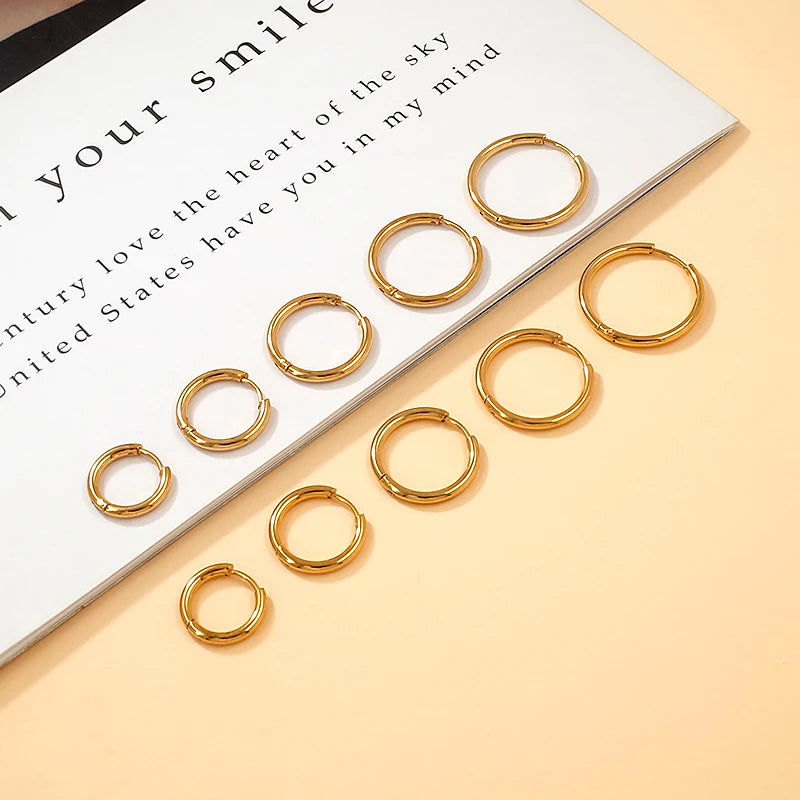 Classic Minimalist Stainless Steel Wholesale Non Tarnish Jewelry 18k Gold Plated Hypoallergenic Waterproof Huggie Hoop Earrings