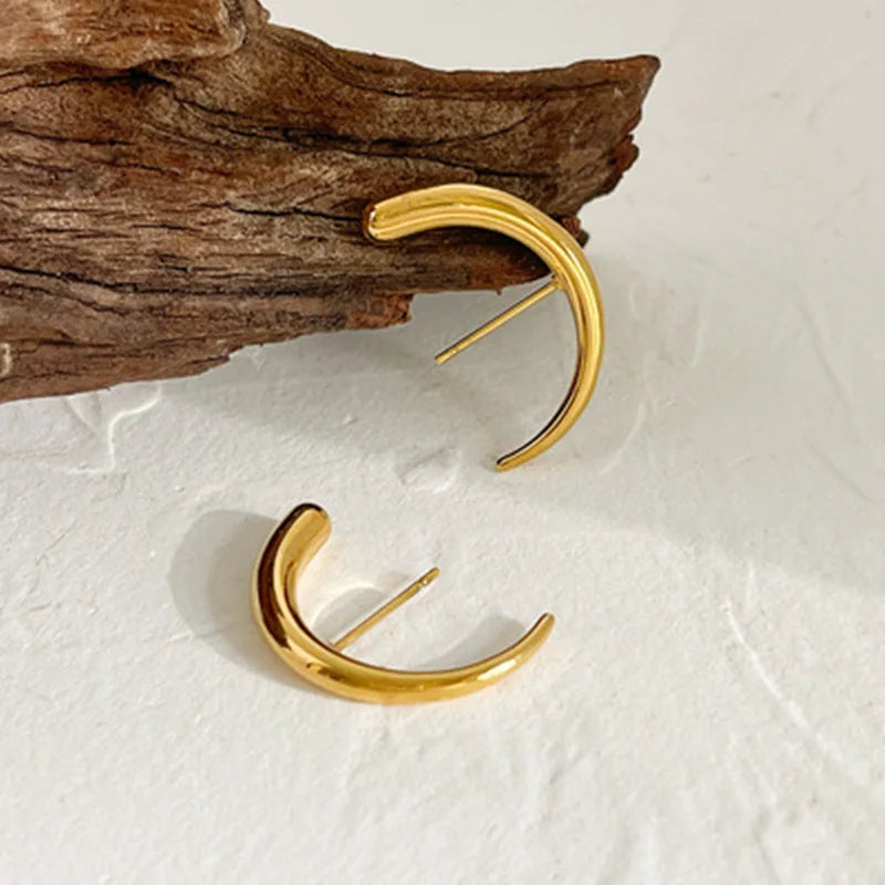 Minimalist Niche C-shaped Horn Smooth Titanium Steel 18K Gold Plated Curved Cool Geometric Circle Earrings for Women Fashion