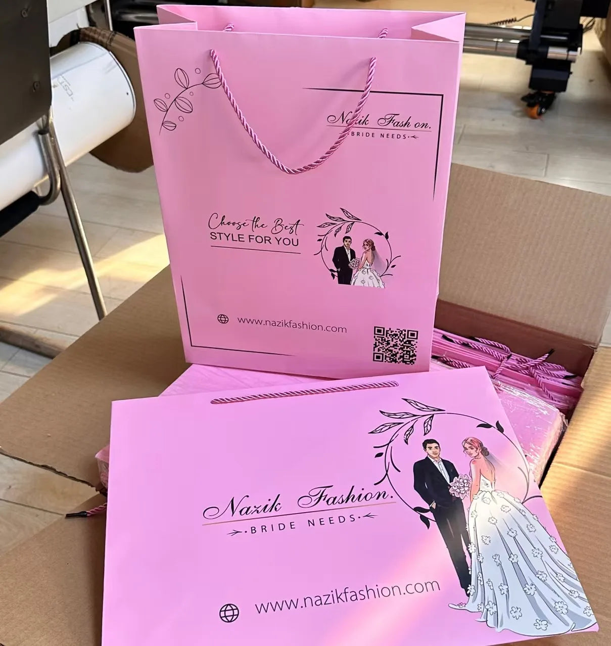 Customized Designer Logo Printed Shopping Paper Bag Luxury Packaging Paper Bags for Gift Wrapping