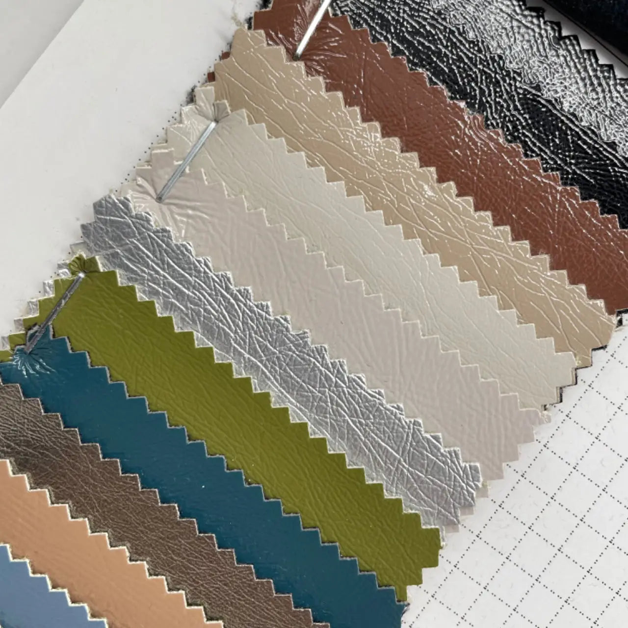 PFAS FREE Trend 0.7MM Viscose Bottom Mirror Effect Customized Color Synthetic Leather Fabric PU Leather for Accessories
