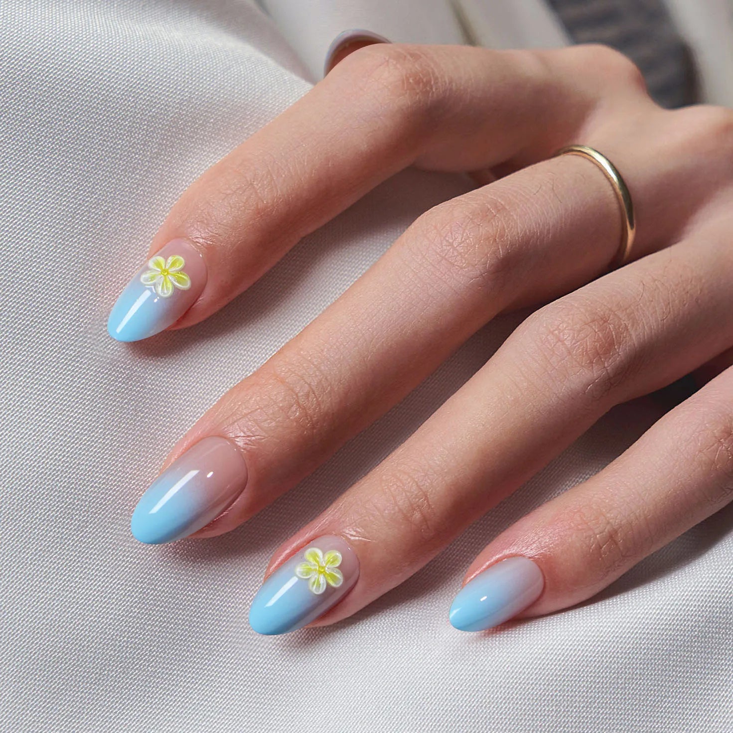 BTArtbox Short Almond Artificial False Fake Nails Wholesale Blue Ombre Soft Gel X Thick 3D Flower Design Press on Nails 32pcs