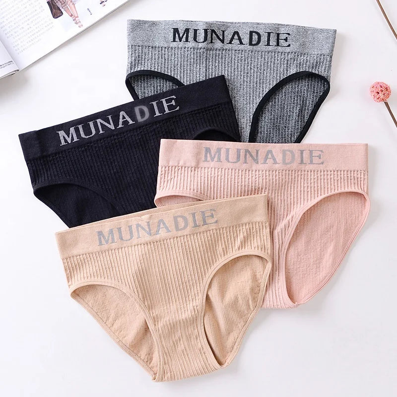 Japanese Seamless Cotton File Mid-Waist Hip-Lifting Triangle Panties Plus Size Underwear with Lace Bow Decoration Made of Nylon