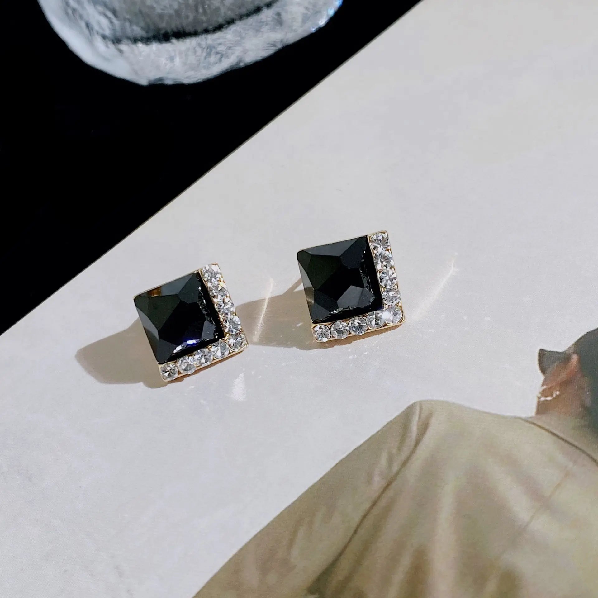 Korean Style Luxurious Multi-Faceted Black Gemstone Stud Earrings - Wholesale Earrings and Jewelry Accessories