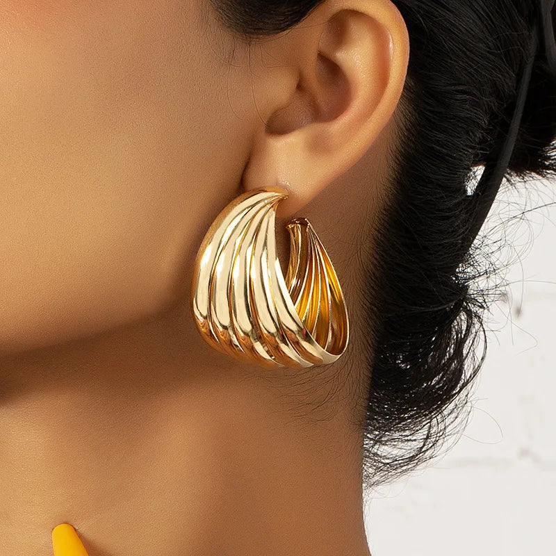 Kaimei 2025 Earring Fashion Jewelry Ins Retro Clip Earrings Feminine Design Geometric Twist 18k Gold Plated Stud Hoop Earrings