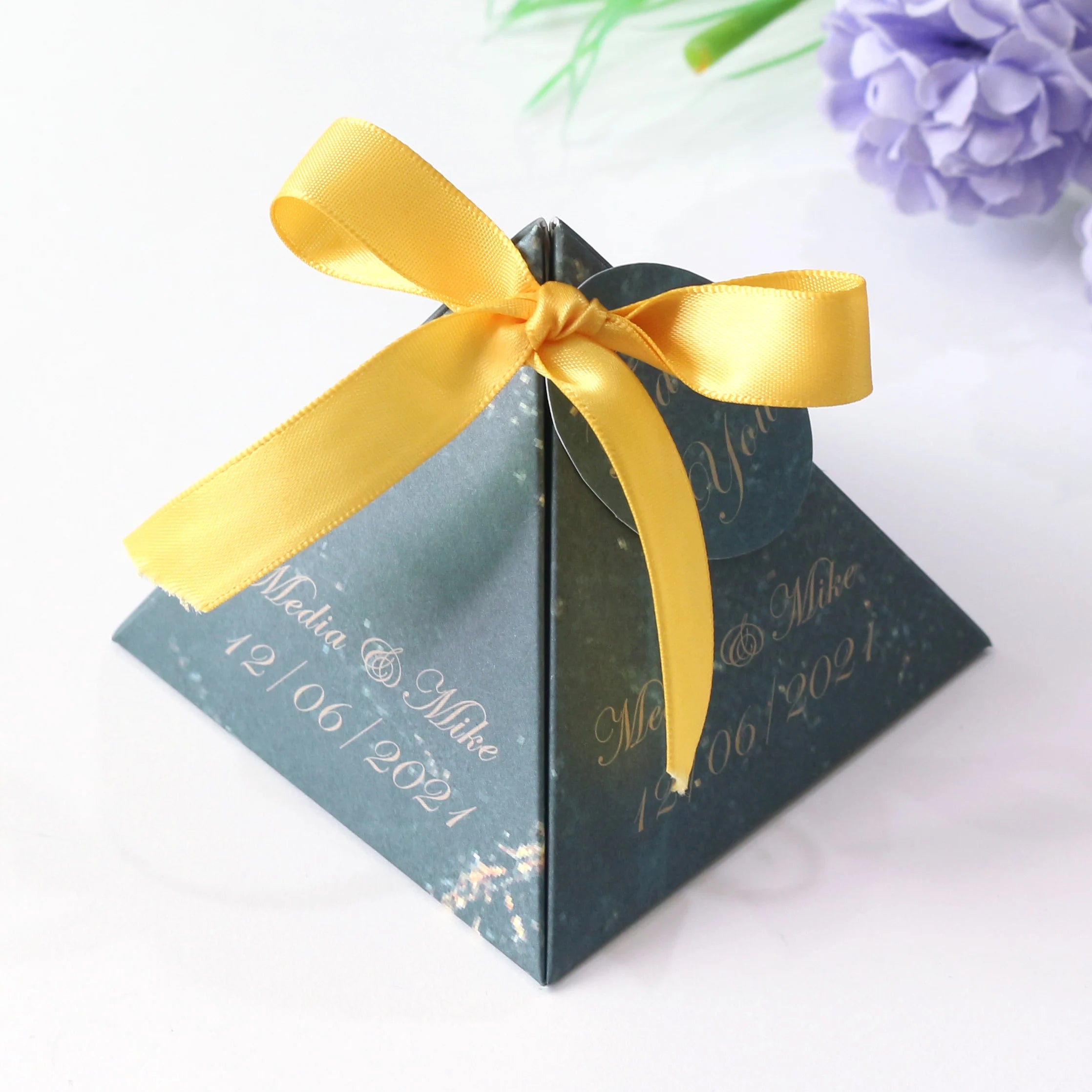 Customized Wedding Candy Favor Packing Box With Ribbon Bow Chocolate Pyramid Candy Boxes Wedding Gift