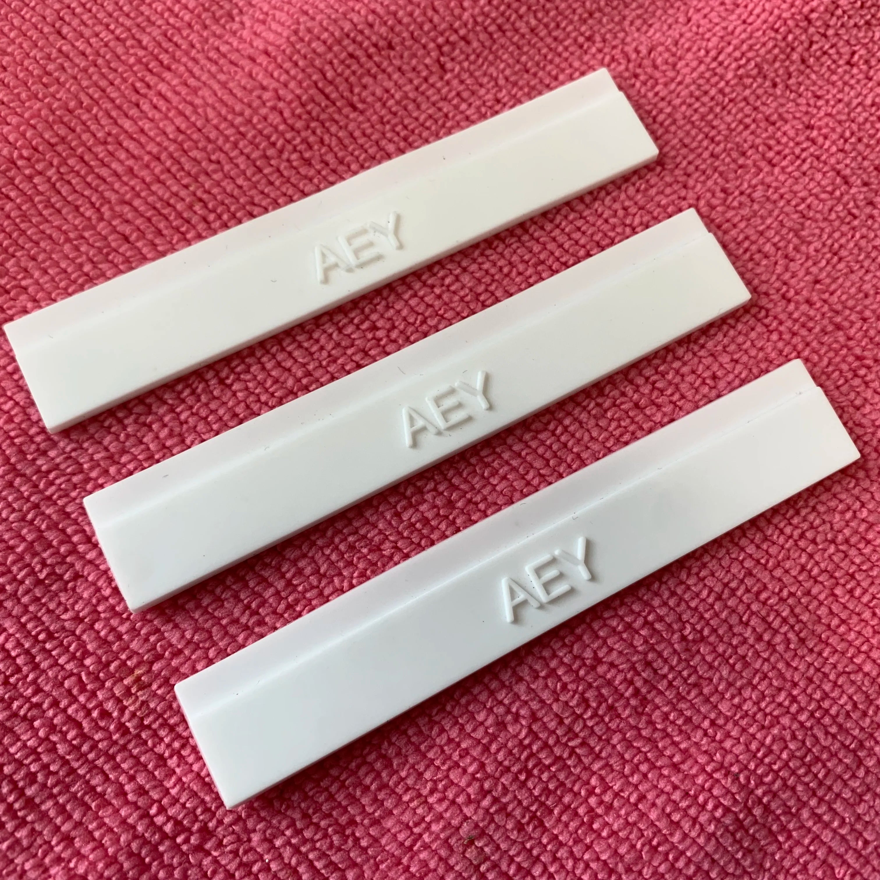 Washable Long Size Clothing Side PVC Rubber LabelClean White Top Sewing 3D Logo Silicone Rubber Tags