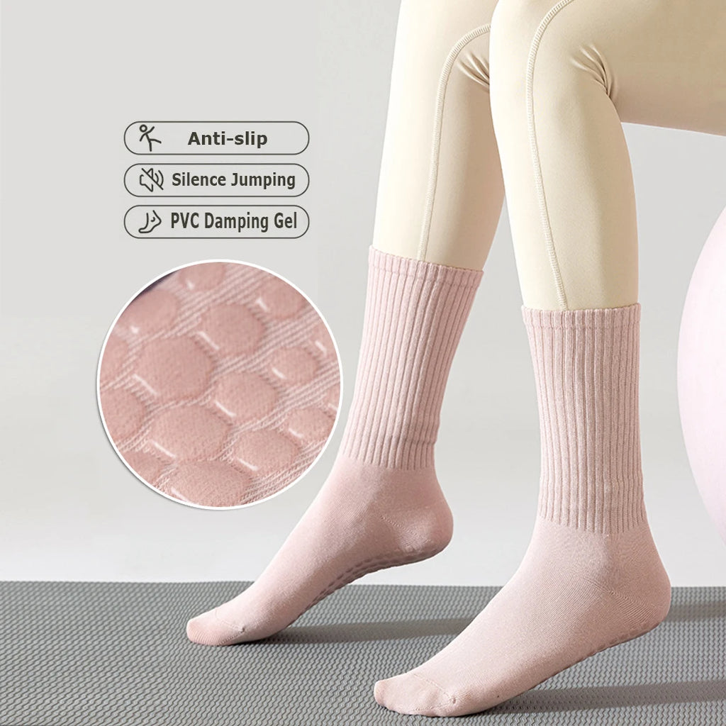 High Quality Customizable Anti-Bacterial Pilates Socks Free Size Plain Knitted Cotton Grip Yoga Socks for Women Non-Slip Crew