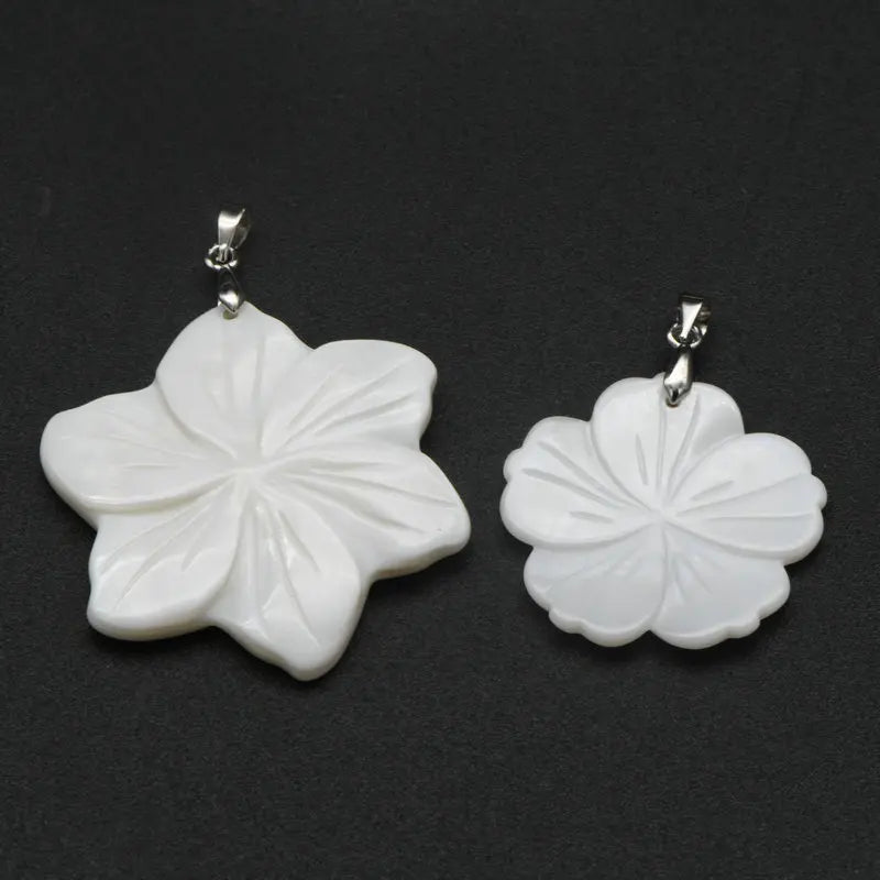 Cheap Price DIy Jewelry Making Natural White Shell Carved Flower Pendants for Necklace Making