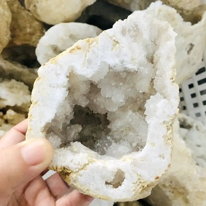 Wholesale Rough Crystal Geode White Crystal Cave Agate Crystal Cluster Agate Geode