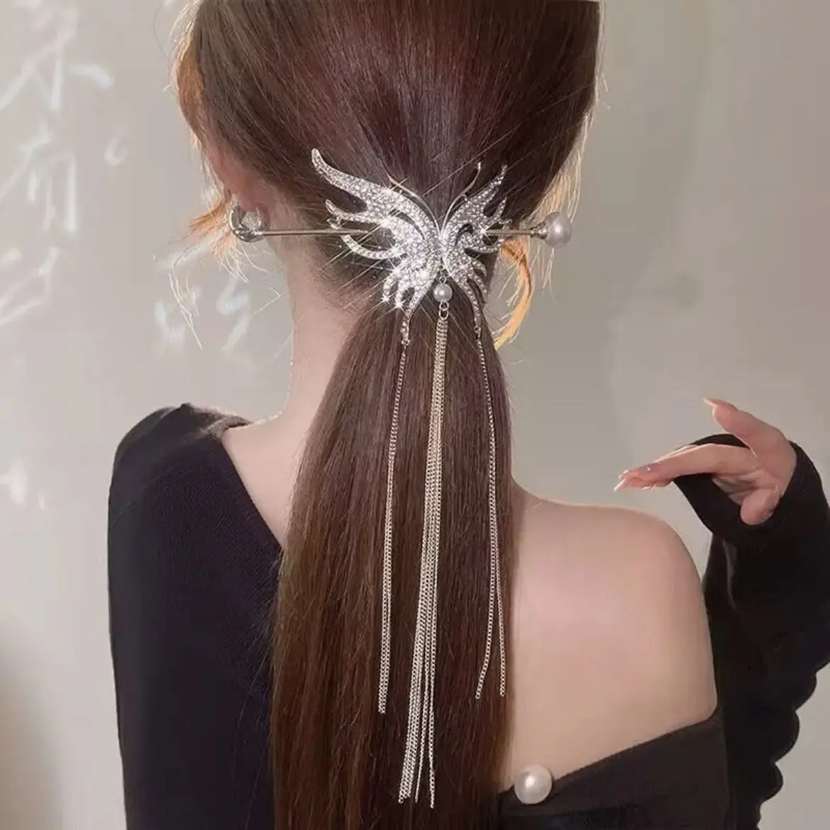 2023 Trendy Diamond Butterfly Pearl Hair Stick Female Head Ornament Jewelry Accessories Rhinestone Long Tassel Hairpins for Girl