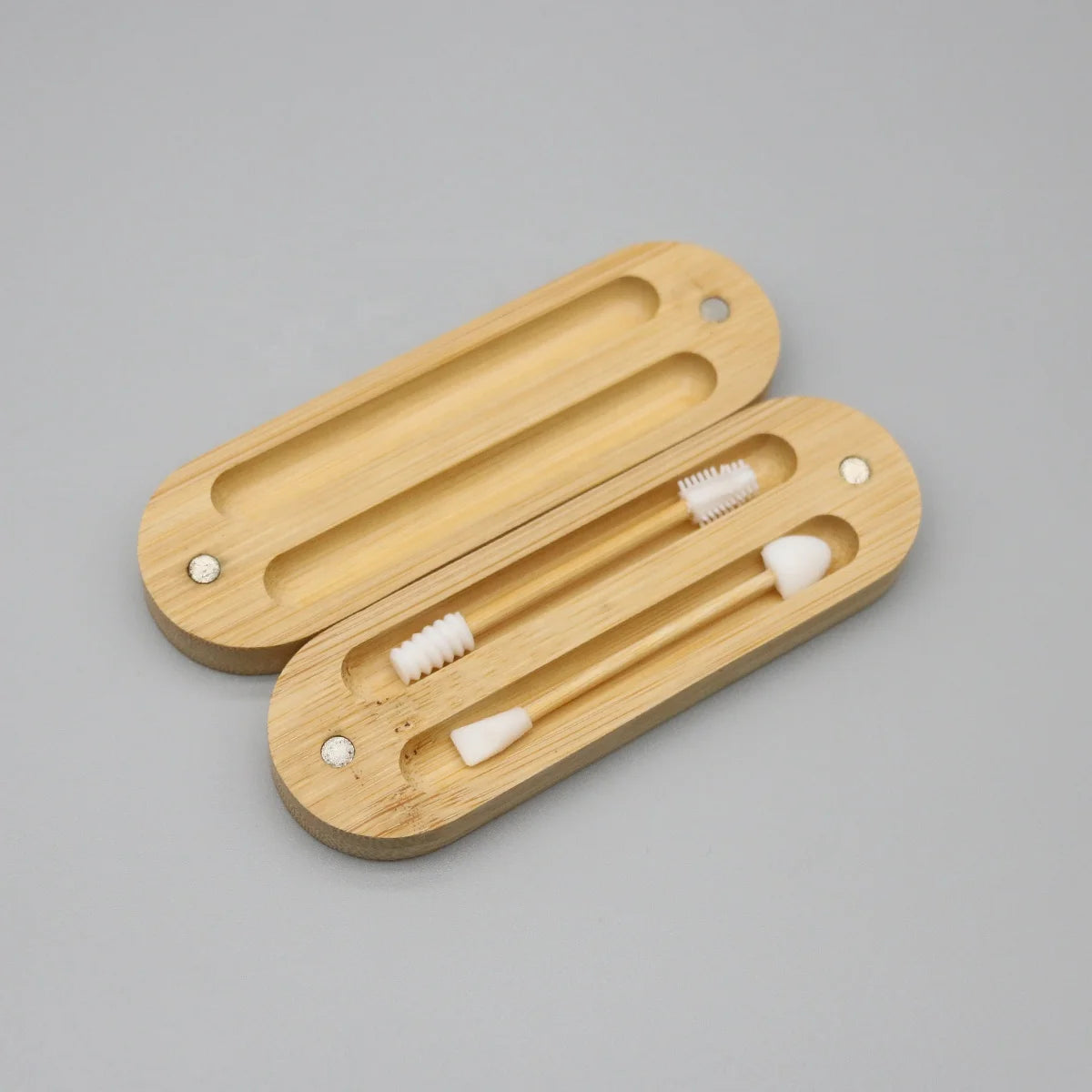 Hot Sale Lightweight Magnetic Adjustable Portable Bamboo Case Reusable Silicone Qtips Cotton Swabs Eco-Friendly Cosmetic Ear