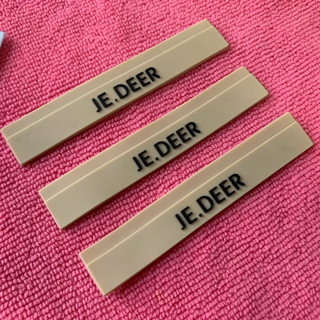 Cream Color Long Measurement Side Seam PVC Rubber LabelPrivate Logo Top Stitching 3D Silicone Rubber Tags