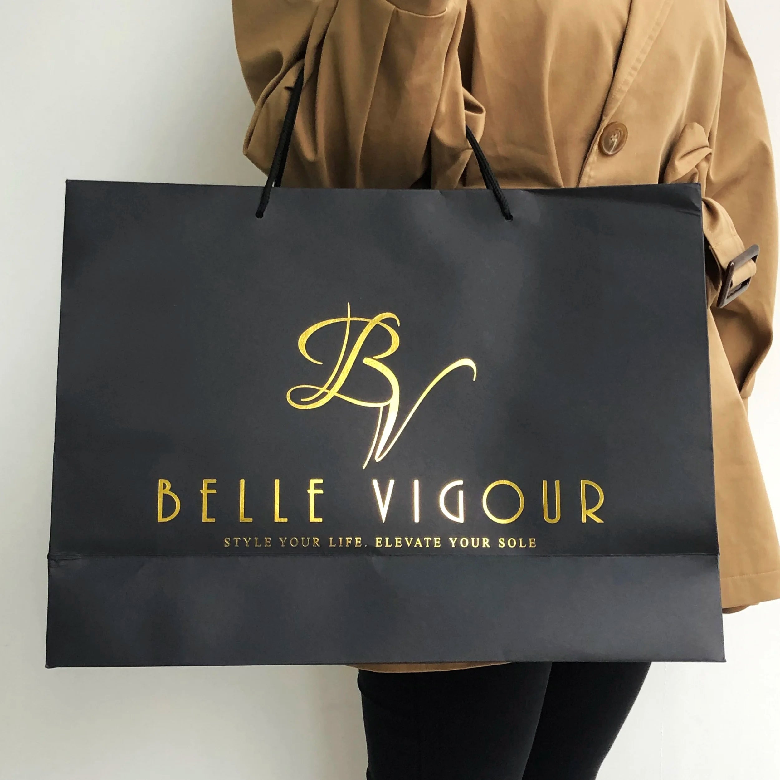 Printed Luxury Black Gift Paper Shopping Bag Wholesale Custom Printing Gold Stamping logo Kraft Paper Bag China Gift Bag