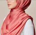 Zifeng OEM Hijab Soie De Medine Customized Muslim Shawl Plain Pleated Silk Hijab Satin Scarf