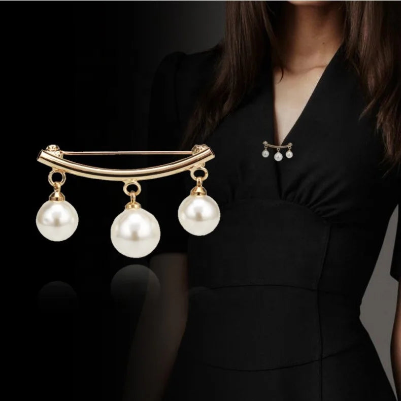 Wholesale Fashion Pearl Fixed Strap Charm Safety Pin Brooch Chain Sweater Cardigan Clip for Women Jewelry