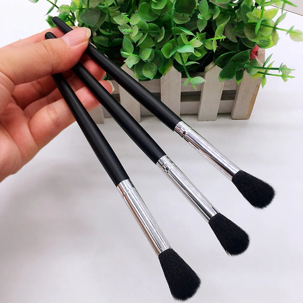 Black Fluffy Blending Brush Professional Eye Makeup Brush for Eye Shadow Application and Blended Crease