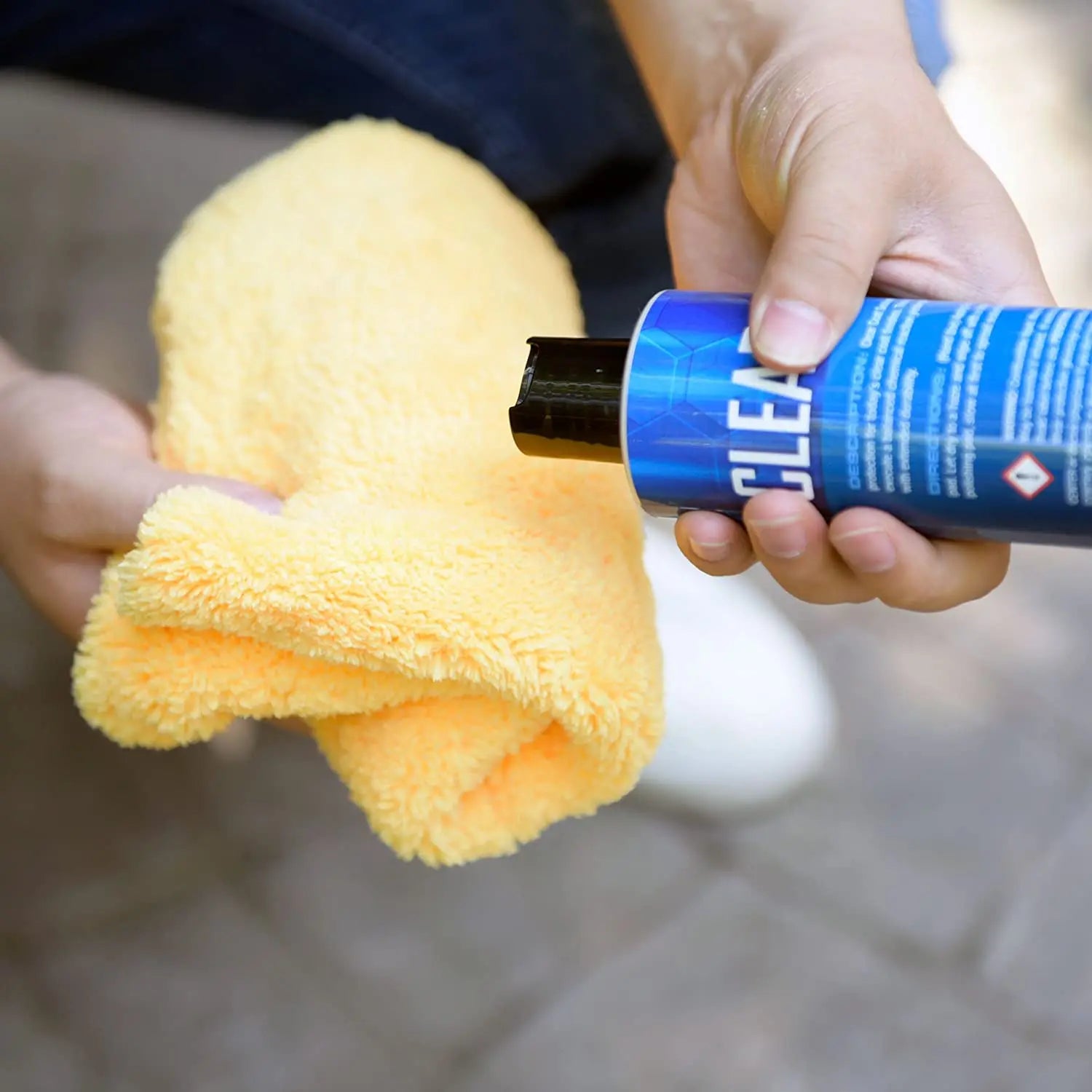 Domestos Cleaning Products Professional 70/30 700gsm Soft & Plush Dual Sided Microfiber Towel