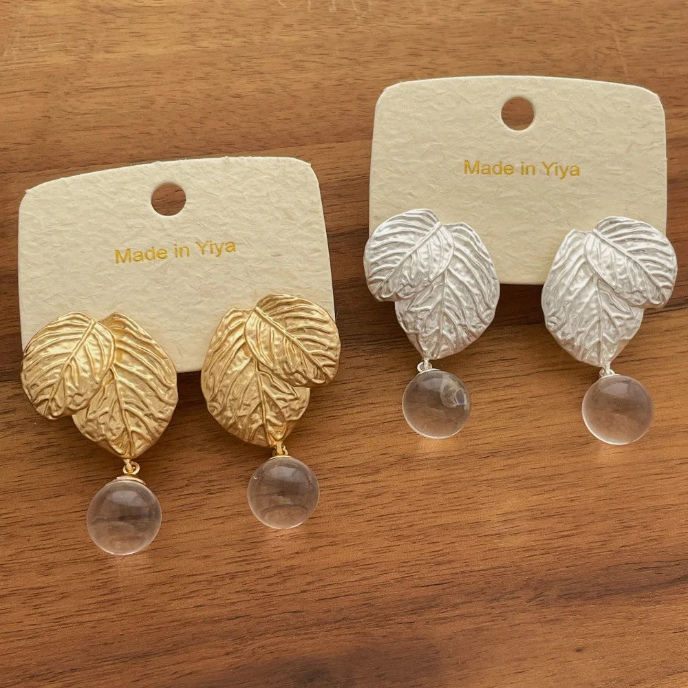 Hot Selling Retro Leaf Earrings Hypoallergenic Vintage Luxury Fashionable Metal Stud Earrings for Anniversary