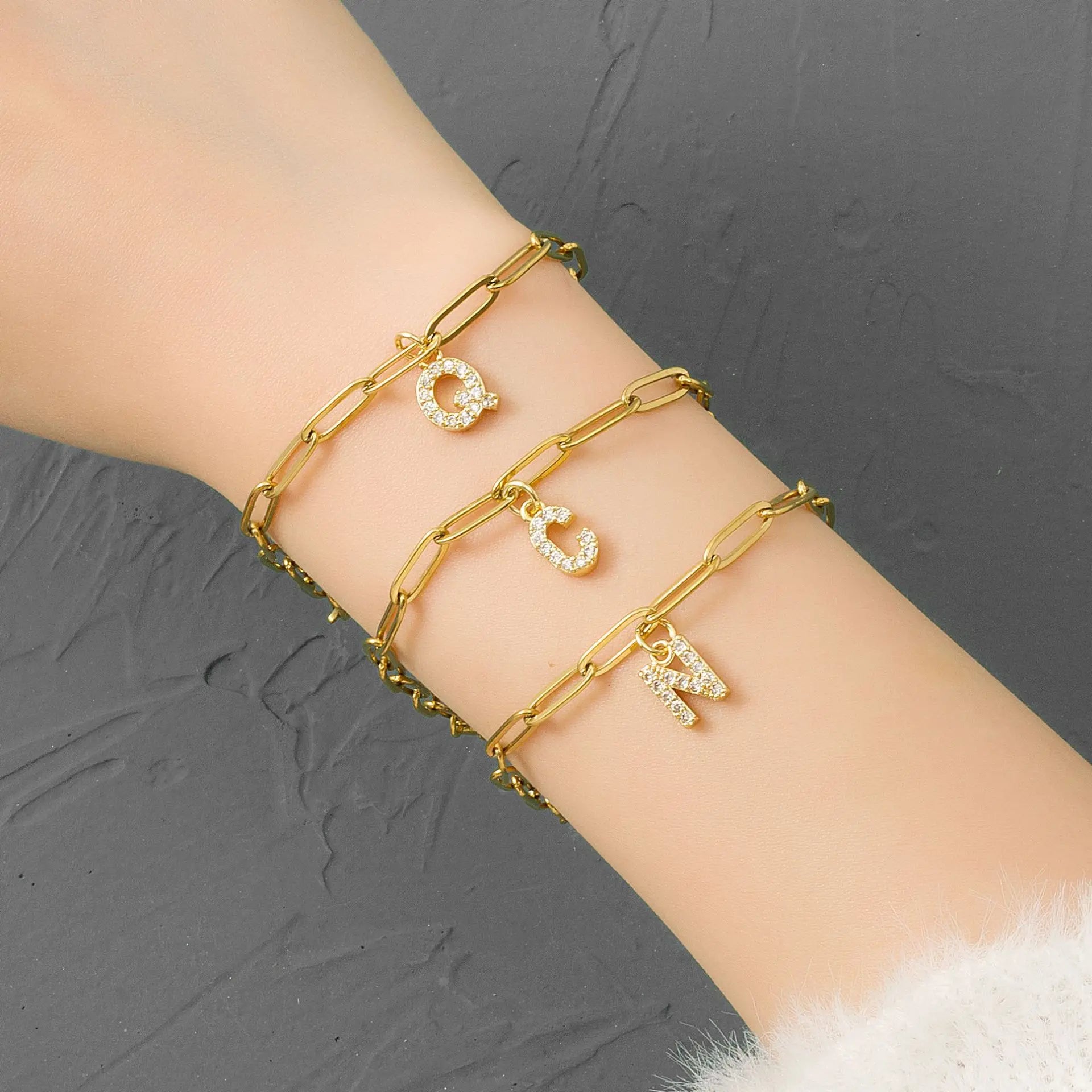 New Arrivals Gold Plated Crystal Initial Letter Bracelet Jewelry Stainless Steel Paper Clip Chain Initial Bracelet for Women