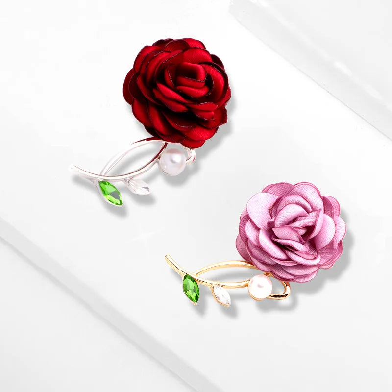 Luxury Crystal Rhinestone Pin Fashion Pearl Brooch Ladies' Wedding Decorations Plated Flower Cloth Rose Bags Accessories