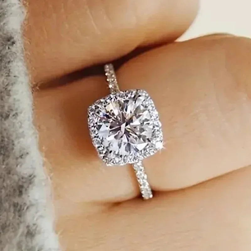 Huitan S925 Luxury Square Design Dazzling Crystal Cubic Zirconia Finger Rings Women Wedding Sterling Silver Rings Jewelry Custom