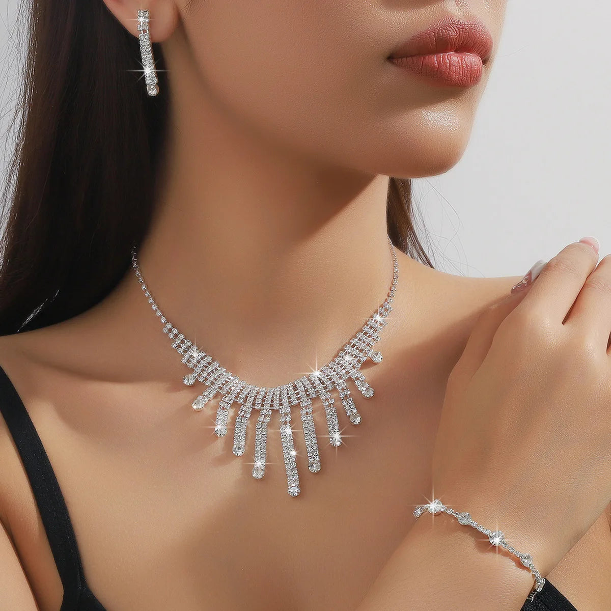 Luxury Diamond Jewelry Wholesale Accessories - High-End Fashion Clavicle Chain Elegant Bride & Ladies Suit Collection