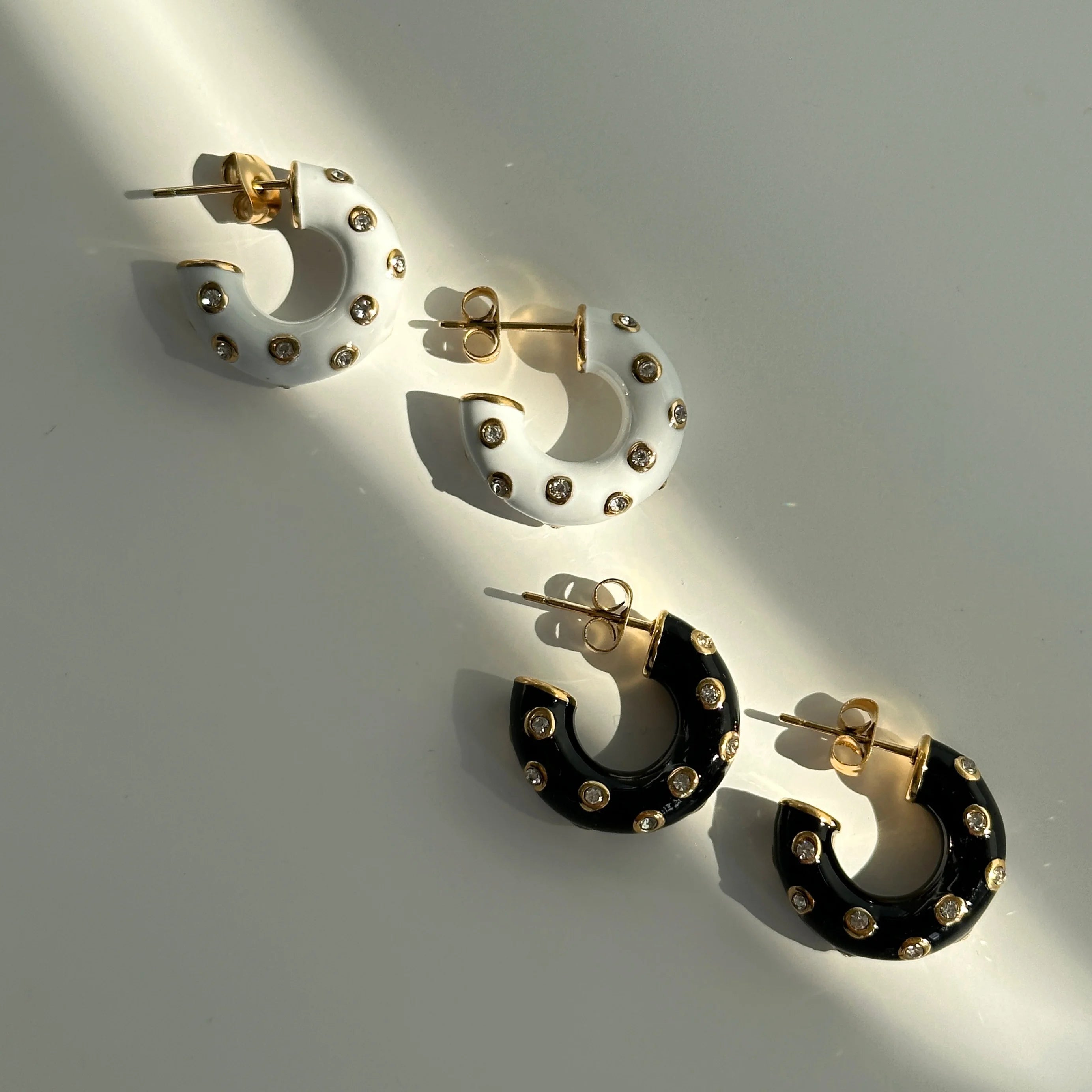Dazan Autumn Winter NEW 18k Gold Plated Unique Hypoallergenic Stainless Steel Chunky Hippie C Hoop Black White Zircon Earrings